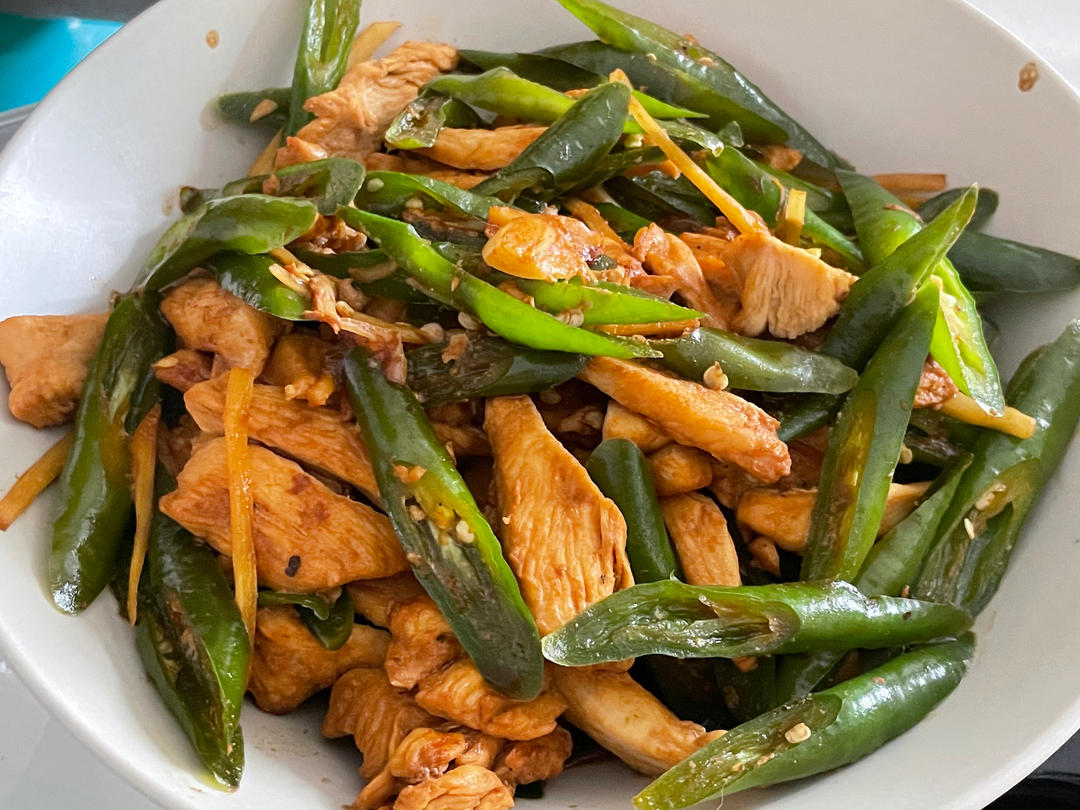 巨好吃的青椒炒鸡胸肉丝，超下饭