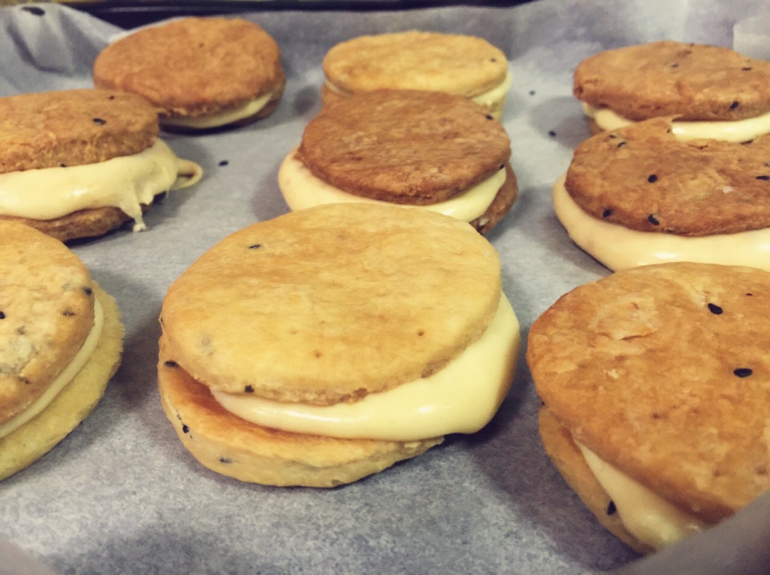 手工牛轧糖夹心苏打饼干