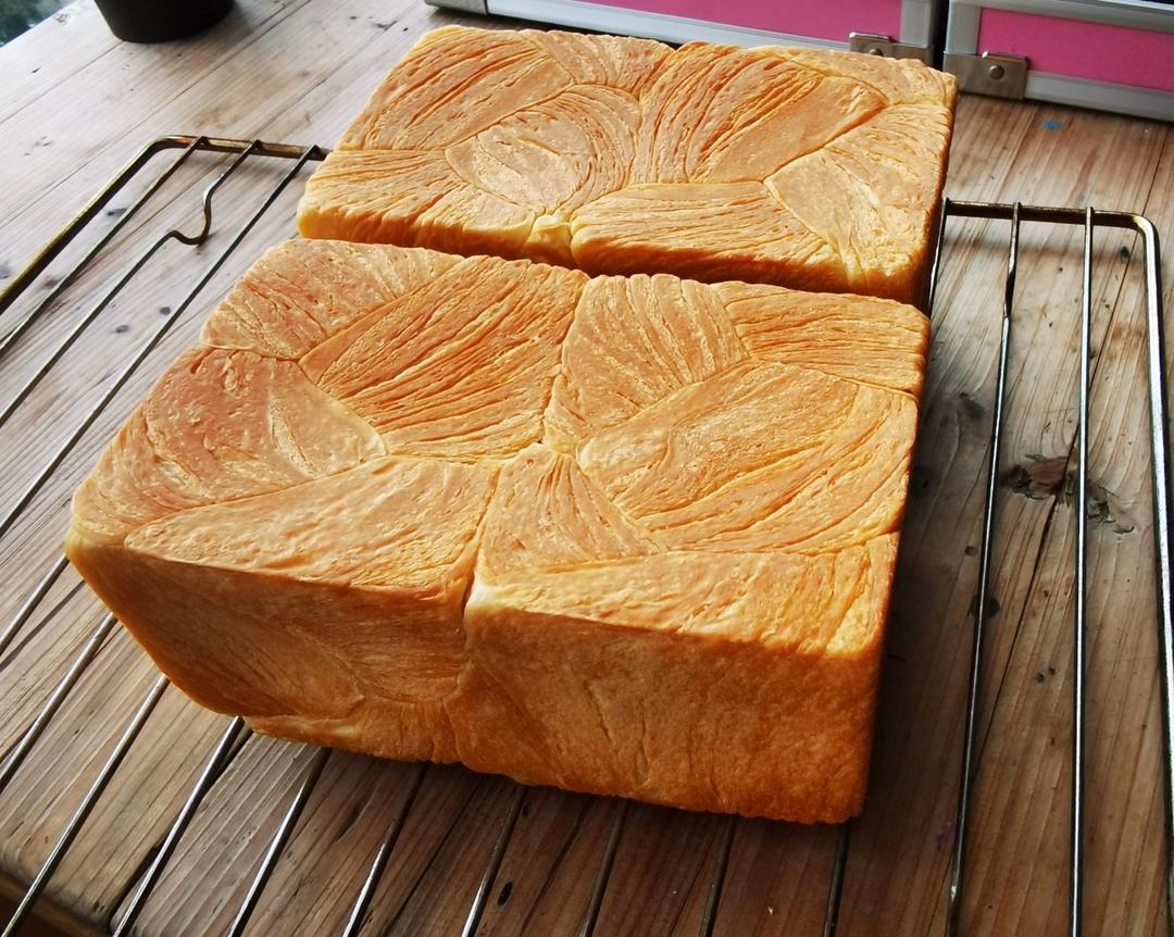 复制bb糖招牌原味奶香---丹麦金砖吐司