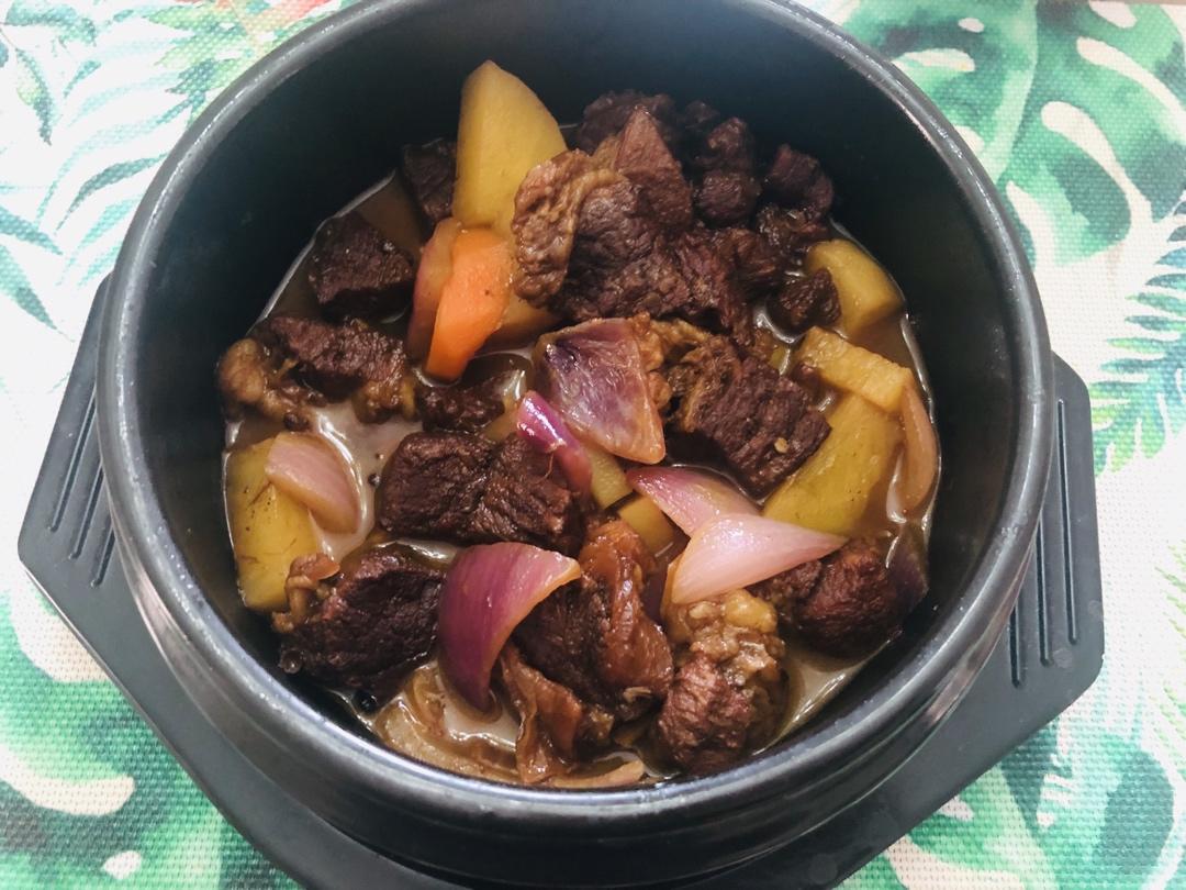 胡萝卜土豆烧牛腩