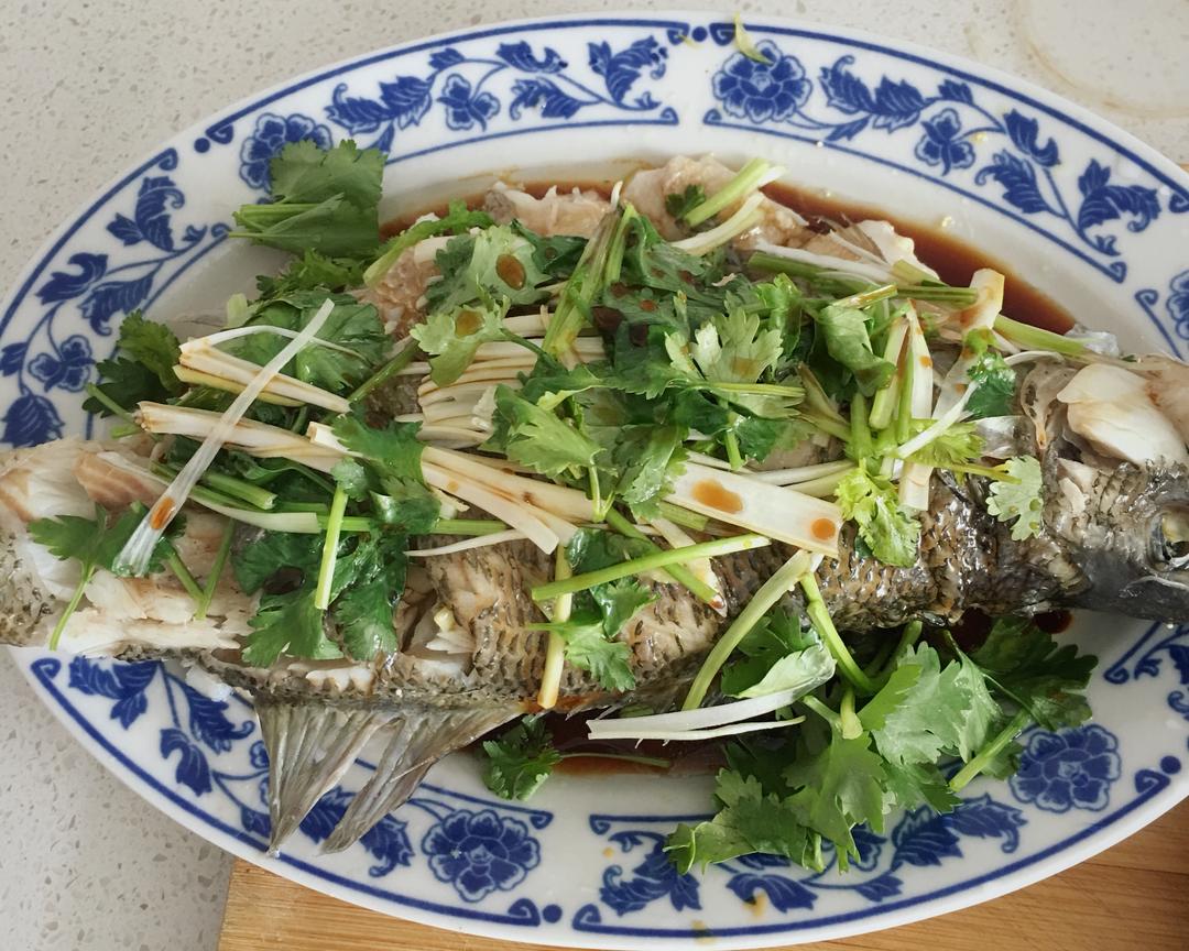 清蒸鲈鱼的做法