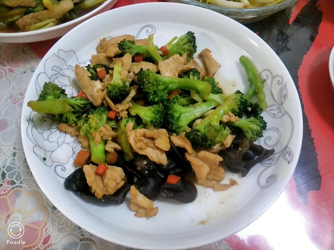 减脂增肌食谱——美味西兰花炒鸡胸肉