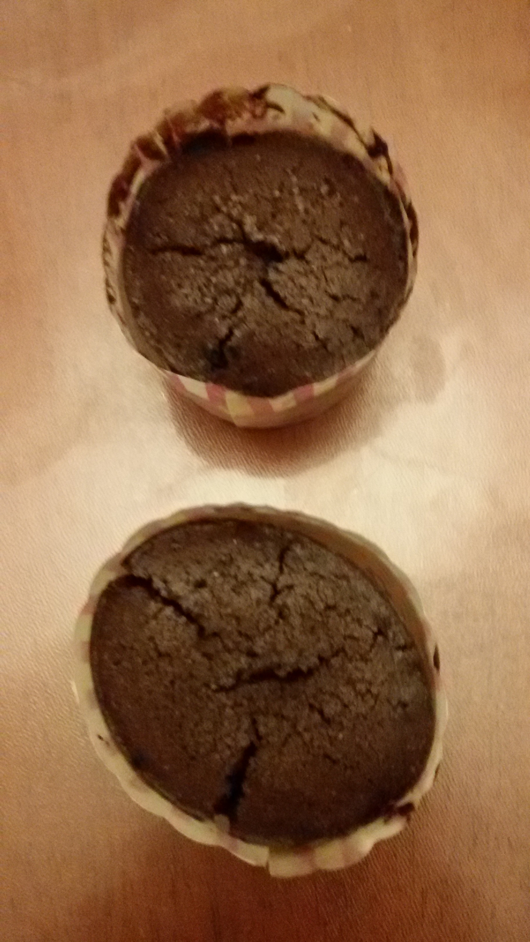 超润巧克力纸杯蛋糕（非常适合裱花、盖糖皮的cupcake方子）