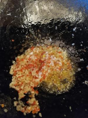 蒜末胡萝卜蒸金针菇    夏日必备下饭菜的做法 步骤2