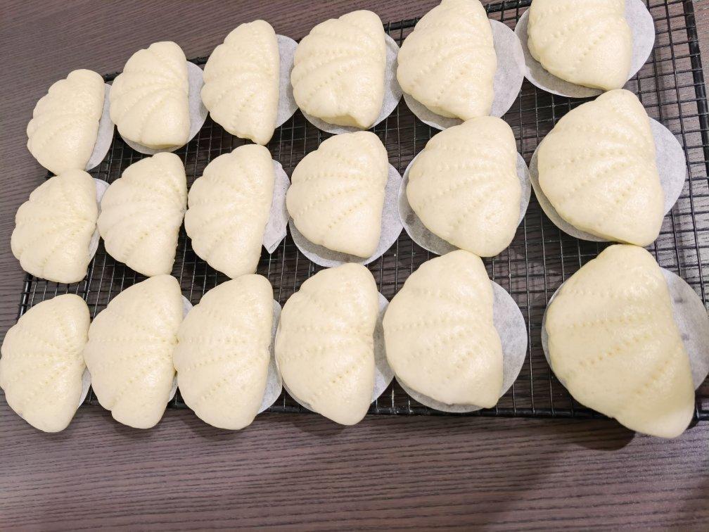 荷叶饼夹（晚上睡前和面团，早上起来蒸的荷叶馒头饼，夹点菜，超好吃😋）