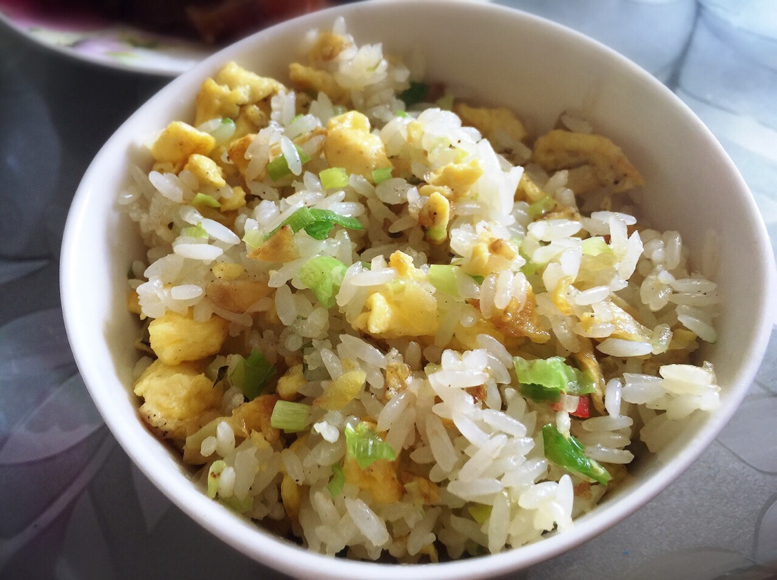 榨菜蛋炒饭（粒粒分明小窍门）