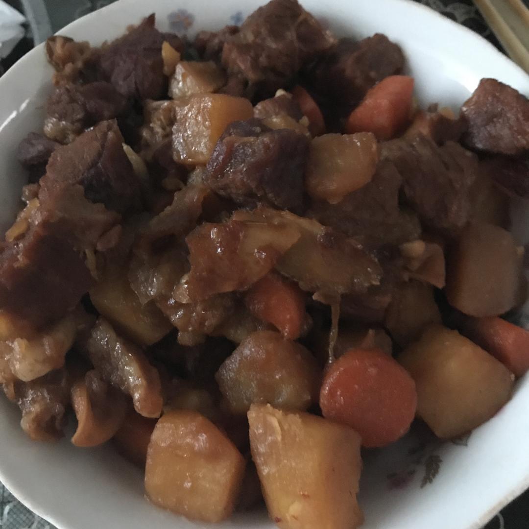 胡萝卜土豆烧牛腩