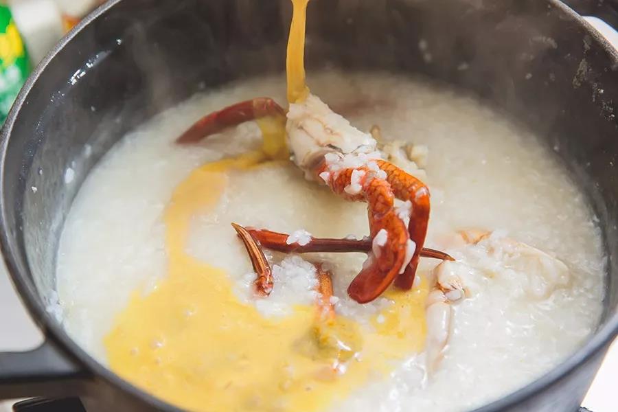 一锅满足的广式蟹粥，附快速煮粥技巧的做法 步骤26