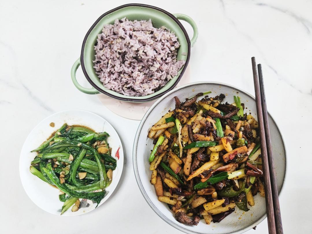 干锅土豆牛肉条