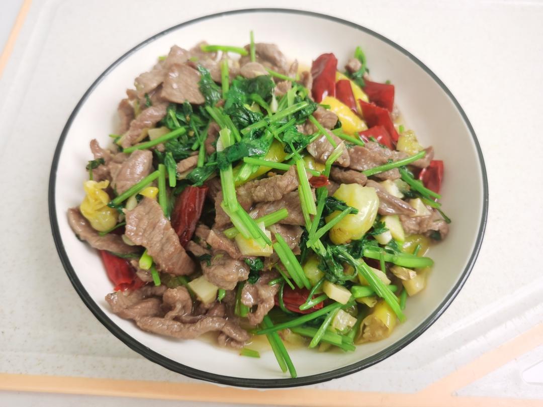 小炒黄牛肉，肉嫩味香！太好吃了简直是米饭杀手！