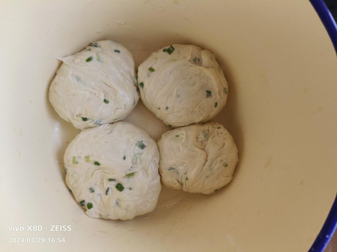 （超级简单）外酥里软蓬松的油炸葱油饼