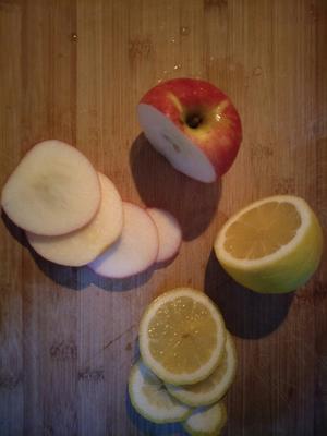 苹果胎菊柠檬茶的做法 步骤2