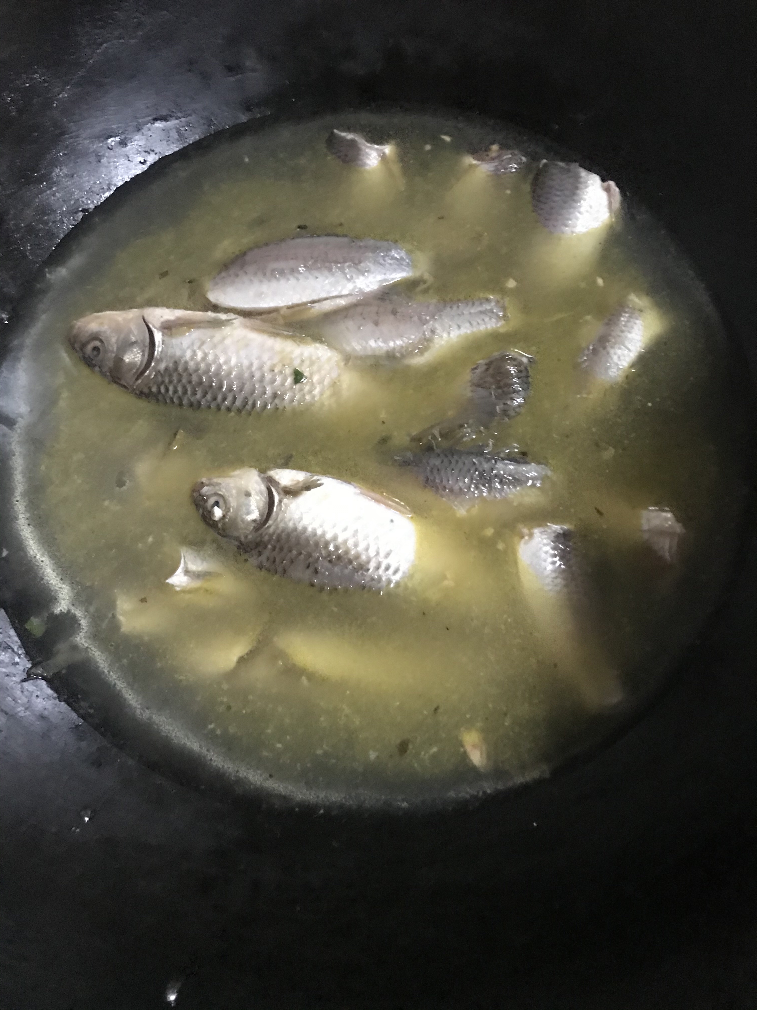 原味野生鲫鱼汤的做法 步骤5