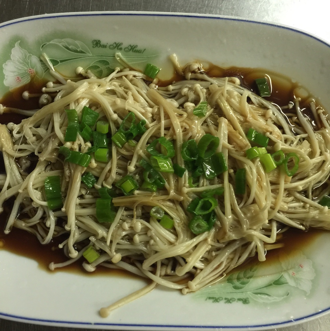 葱油金针菇——10分钟快手菜，你绝对不能错过的美味~