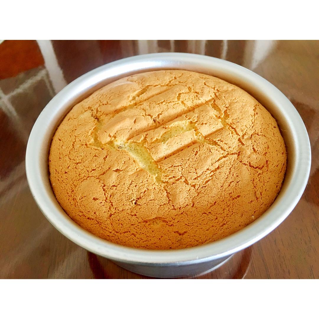 超简单完美戚风蛋糕（6寸2蛋）附打发、翻拌、脱模视频