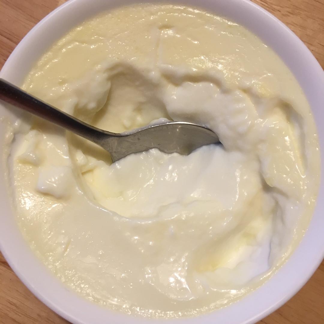 双皮奶（科学方子：淡奶油兑牛奶以假乱真乳脂达到8%的水牛奶，在家轻松做出正宗顺德味儿）