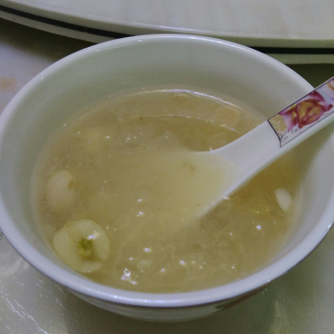小妮子在厨房各种瞎折腾