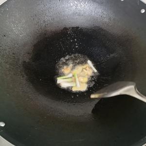 姜葱炒花蟹的做法 步骤2