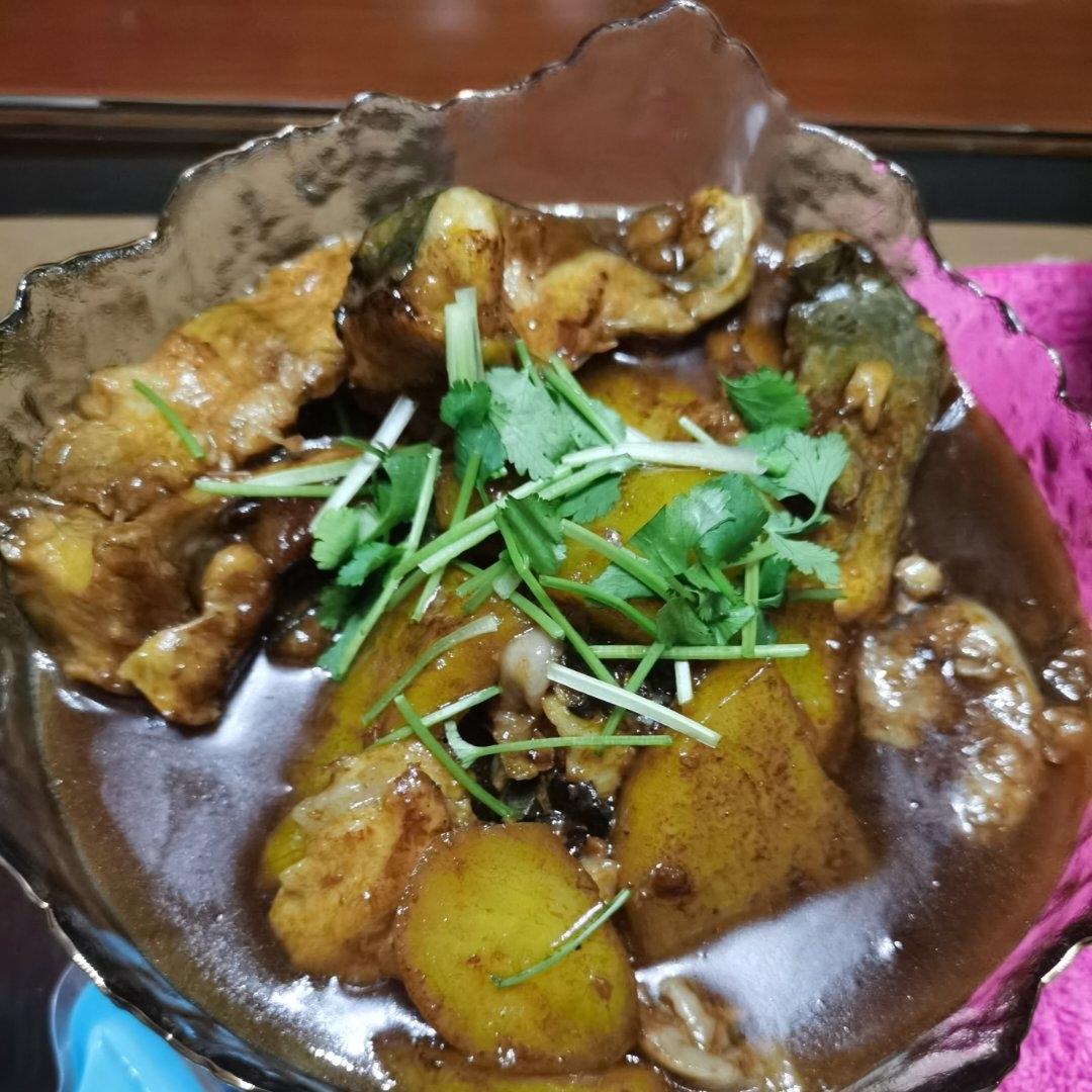 适合孩子吃的下饭菜：酱汁焖鱼