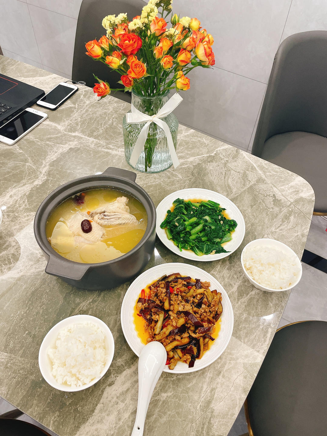 当归黄芪党参炖乌鸡汤