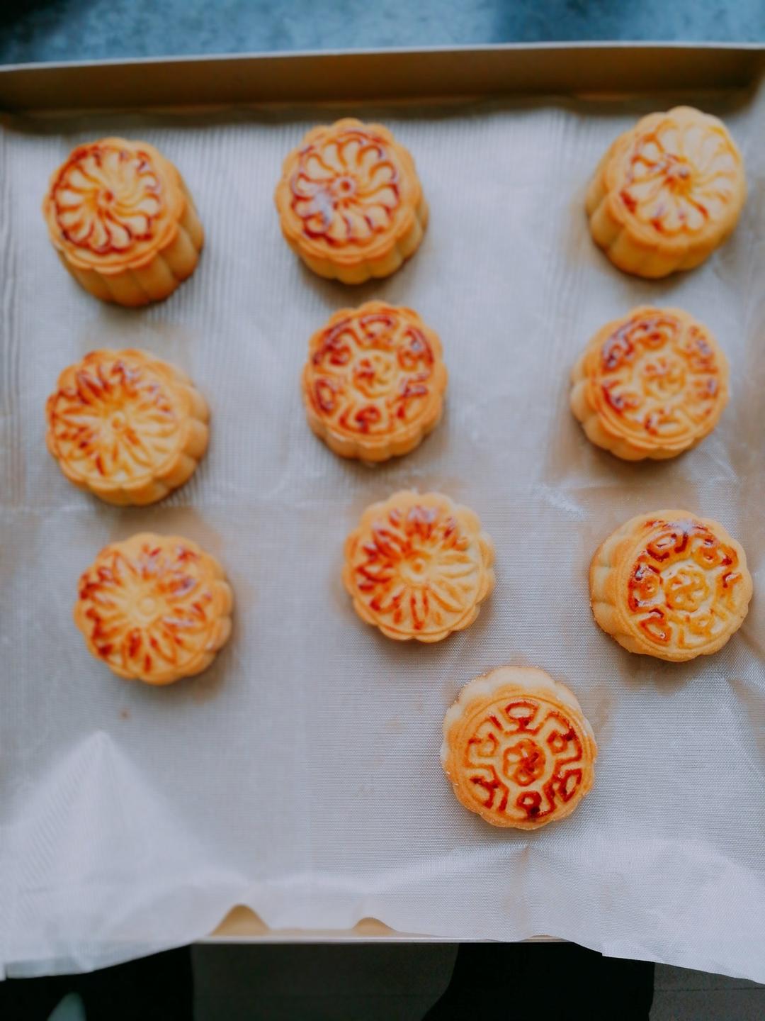 广式月饼—蛋黄莲蓉月饼