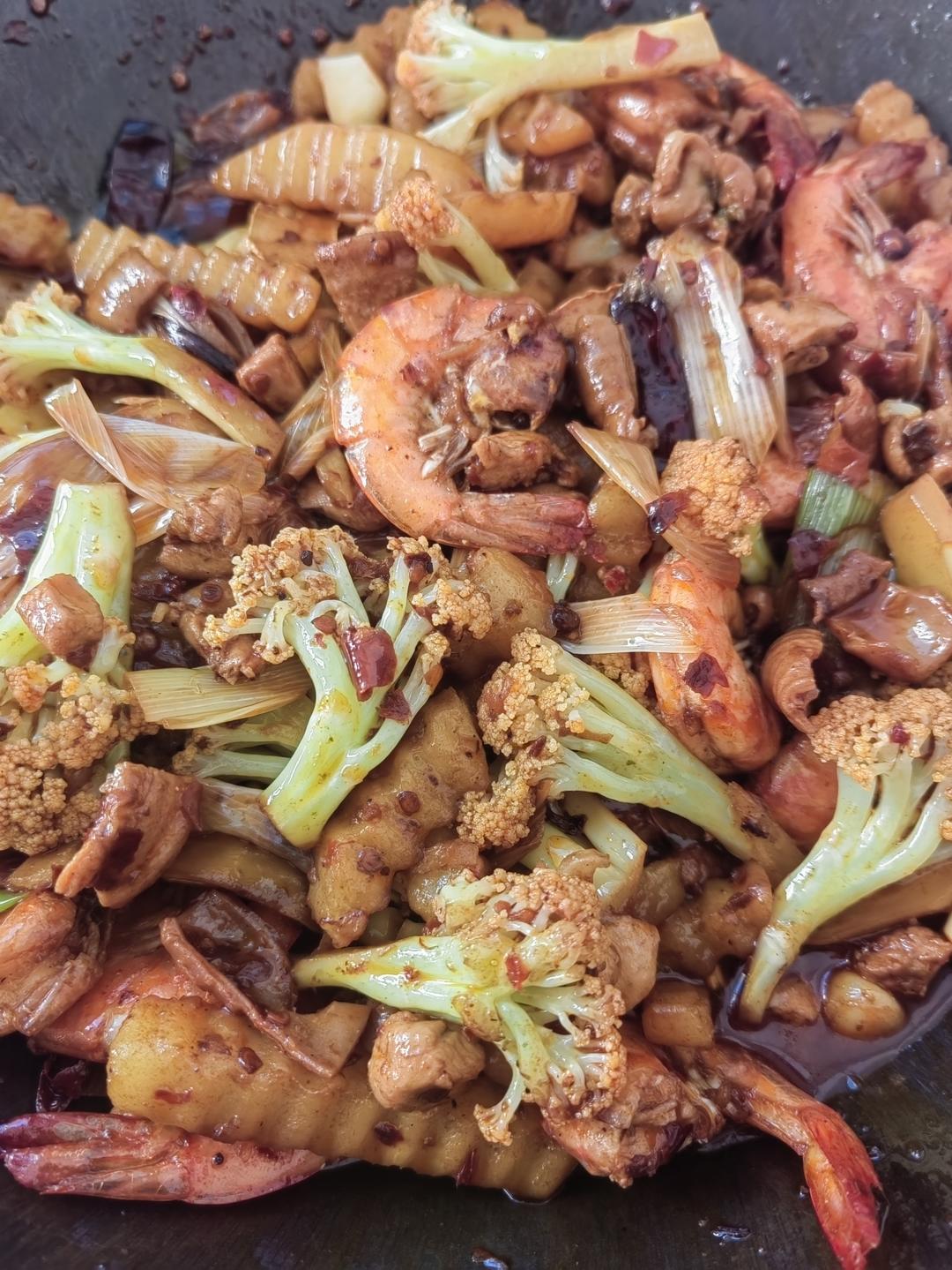 给初中儿子做干锅鸡翅虾，解馋下饭