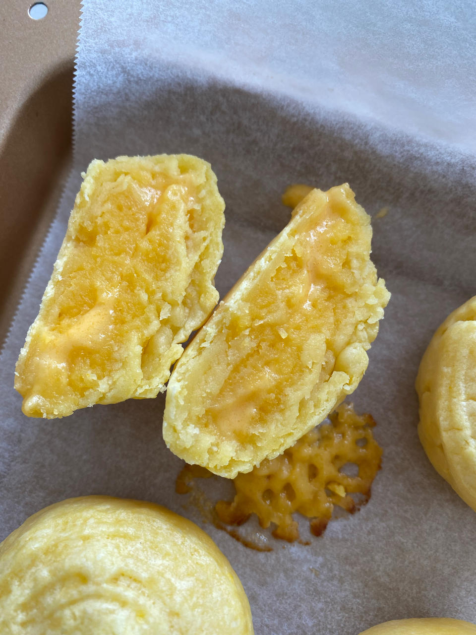 💃奶黄流心月饼——这是可以让你坐稳朋友圈厨霸位置的月饼🥮，没人点赞算我输👎