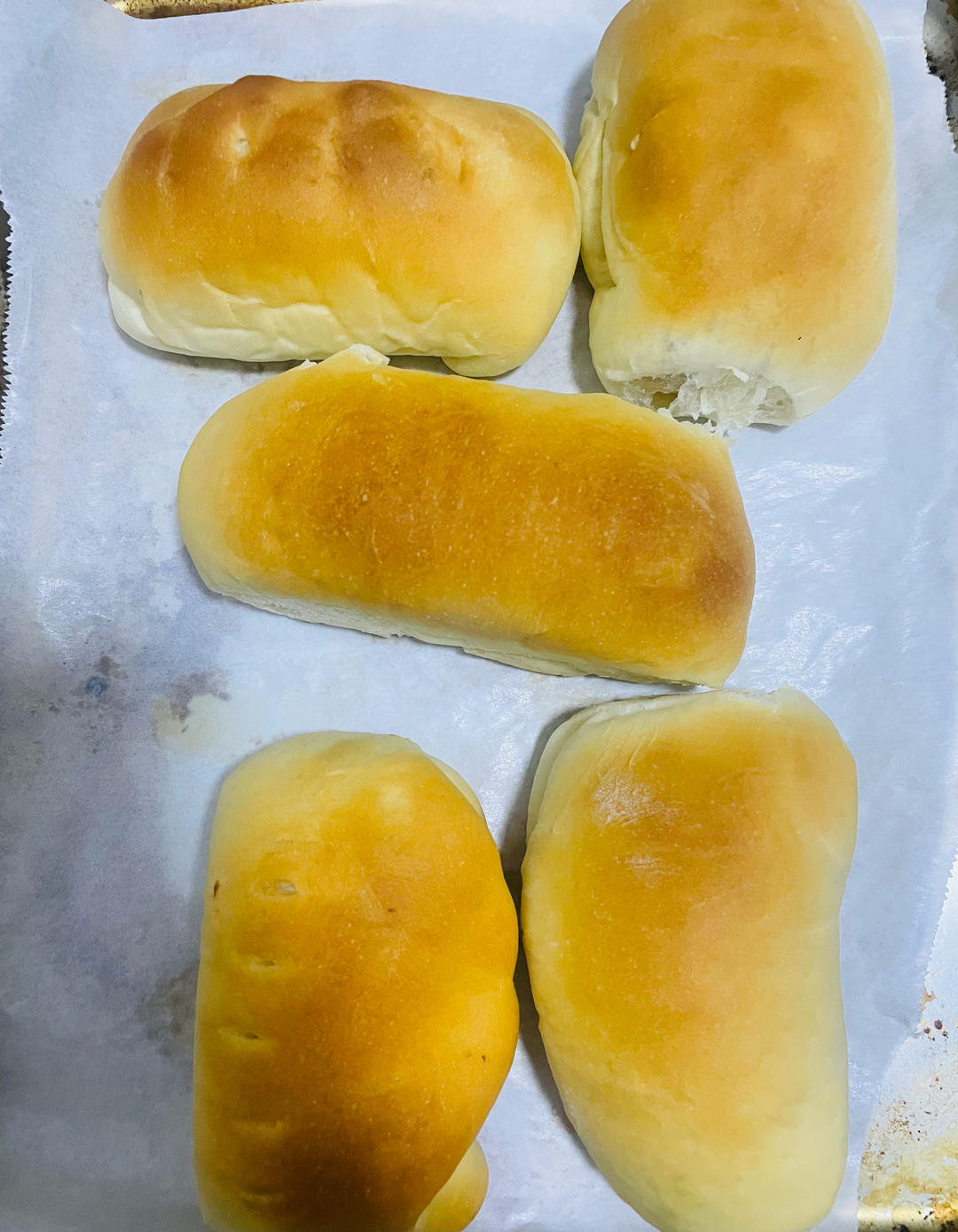 辣肉松脆肠面包