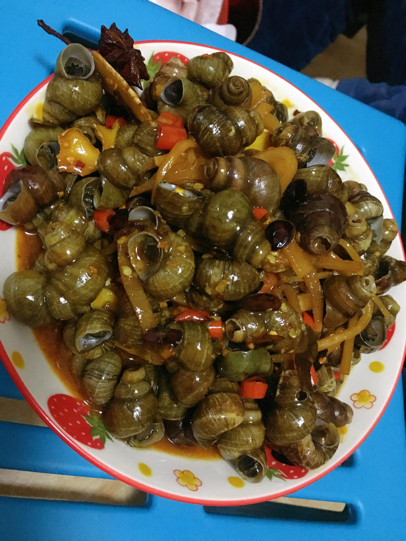 凸哩做的井水酸笋炒螺(广西柳州有名小吃)