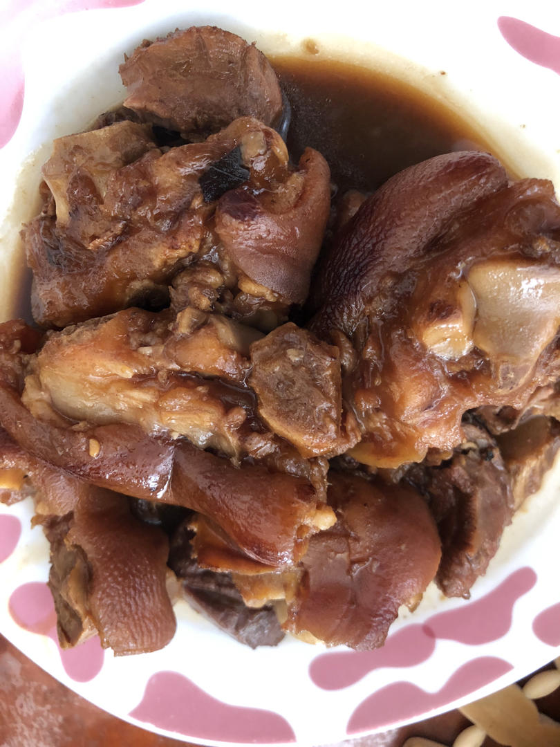 美味的家常菜：红烧猪蹄
