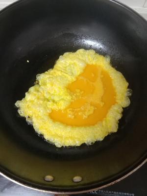 蒜苗木耳炒鸡蛋的做法 步骤4