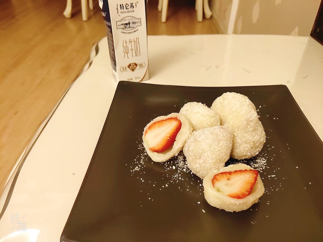 草莓季不要错过的甜品👉草莓糯米糍❗️巨好吃