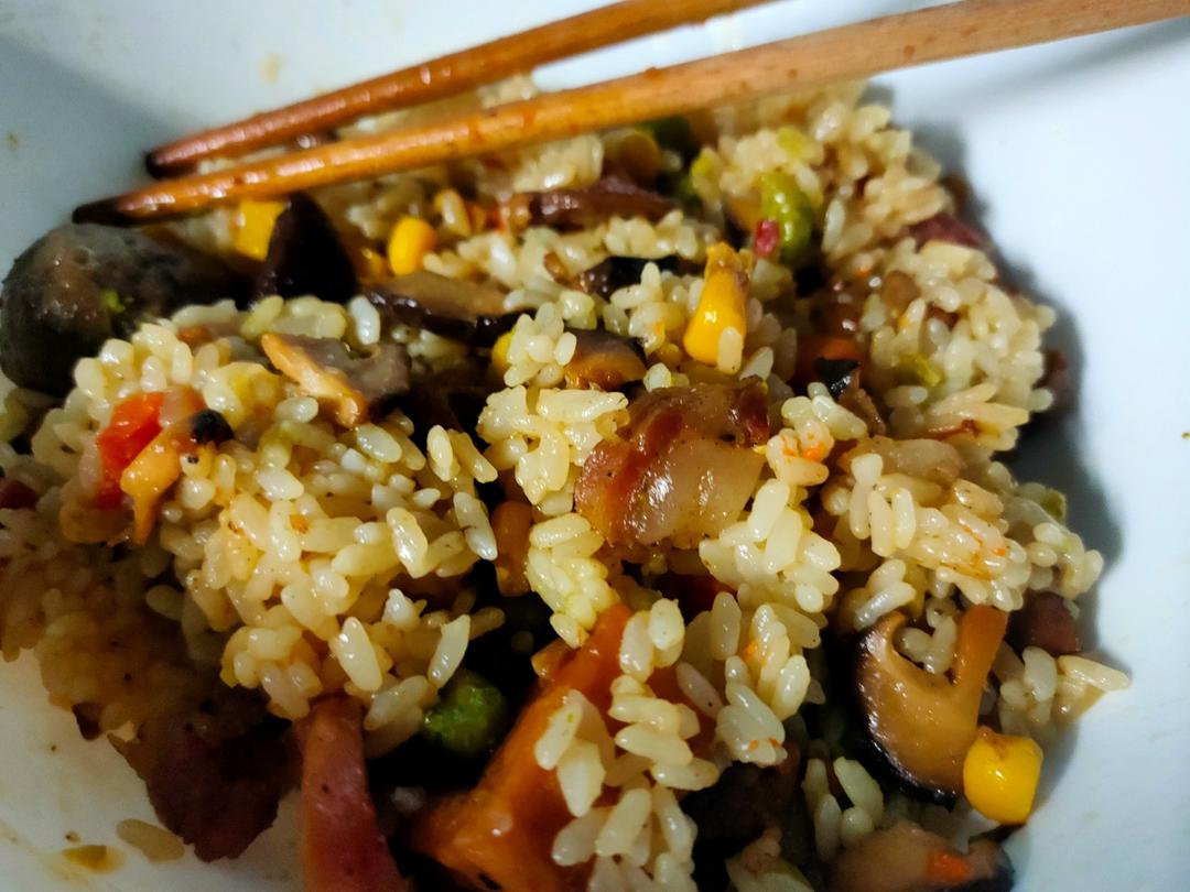 懒人必备～电饭煲腊肠焖饭