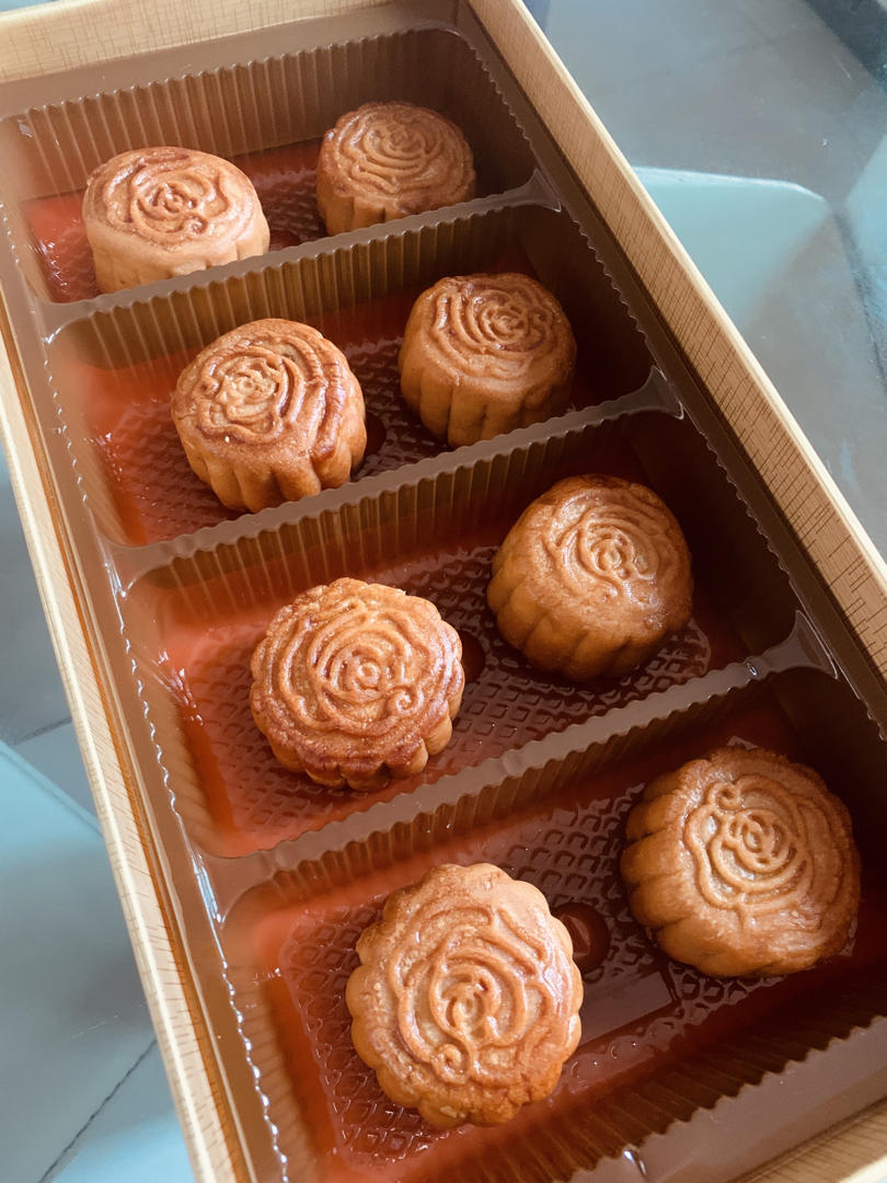 广式月饼—蛋黄莲蓉月饼