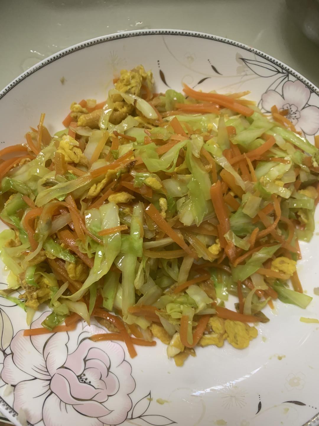 包菜胡萝卜炒鸡蛋的做法