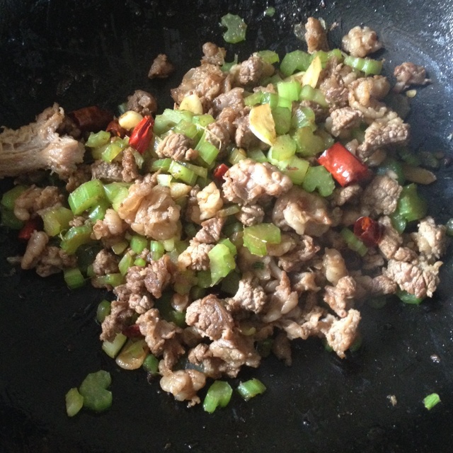 芹菜牛肉末「下饭神器」