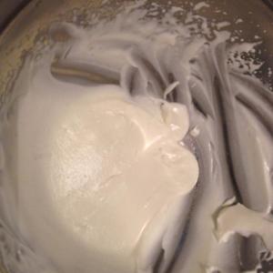 酸奶慕斯蛋糕6寸的做法 步骤4