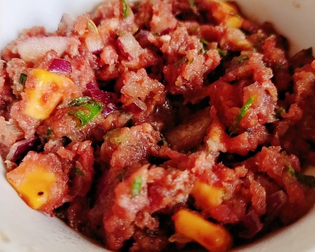 4种口味的多汁牛肉饺子的做法