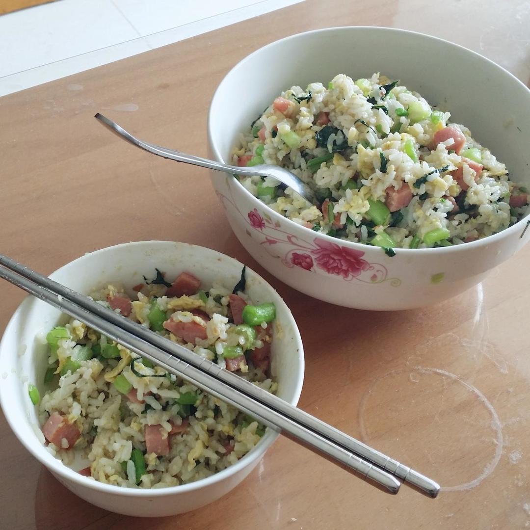 菜心粒火腿粒鸡蛋炒饭的做法