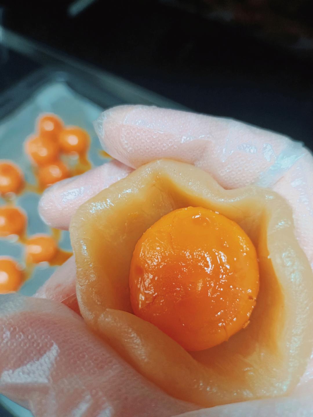 广式月饼—蛋黄莲蓉月饼