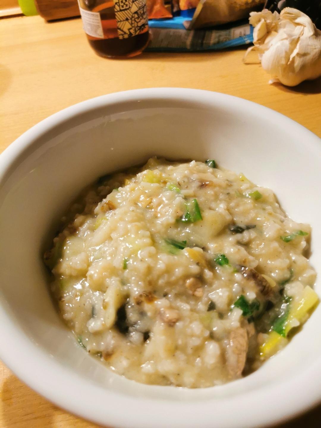 妈妈👩教我做的皮蛋瘦肉粥🥣简单快捷美味😋