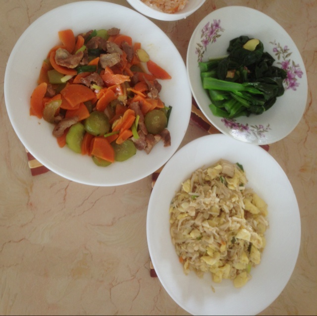 胡萝卜青瓜炒肉片