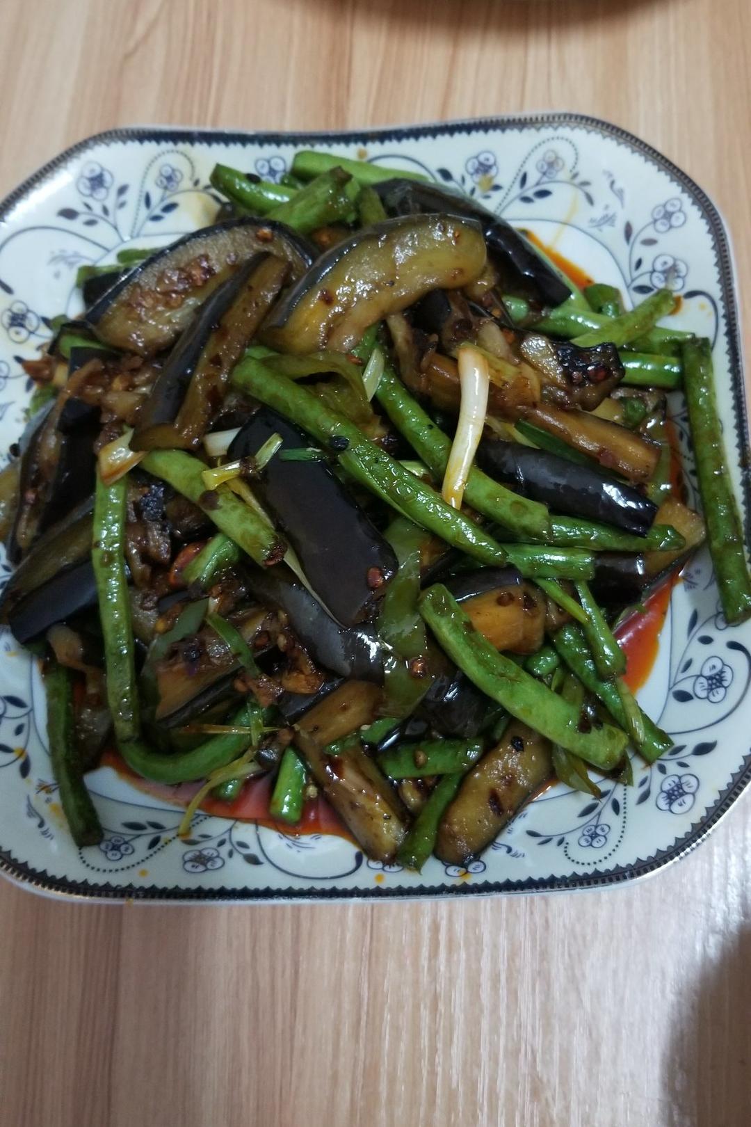 老丁的私房菜-茄子炒豆角