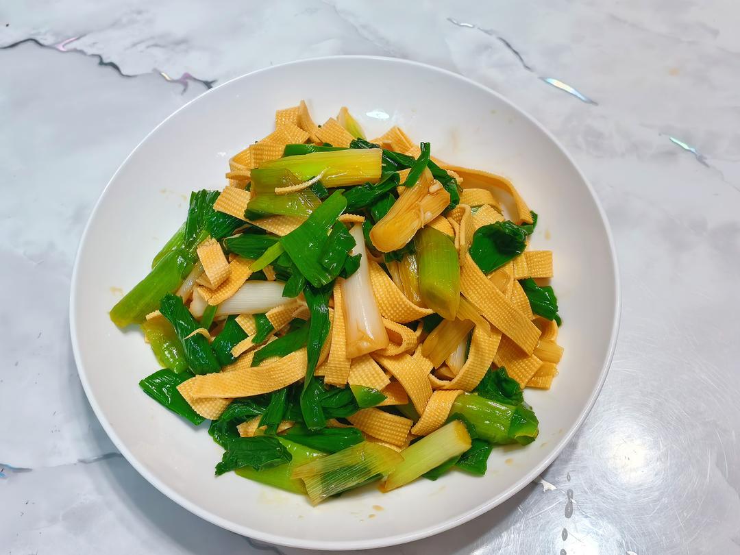 豆皮拌大蒜苗，一口沦陷的凉拌菜！