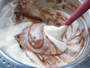 巧克力海绵蛋糕胚，分蛋打发，支撑好，香味浓郁的做法 步骤16