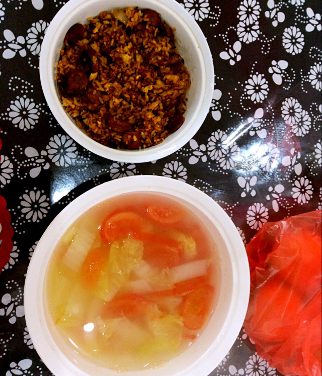 鸡蛋腊肠老干妈黄金炒饭