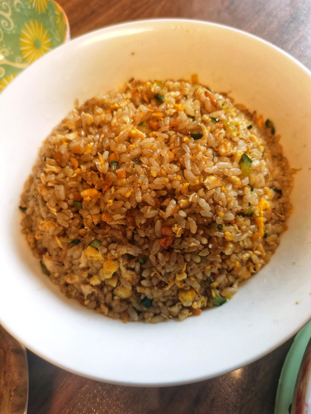 厨师长教你：“酱油炒饭”的家常做法，里面满满的小技巧，很受用