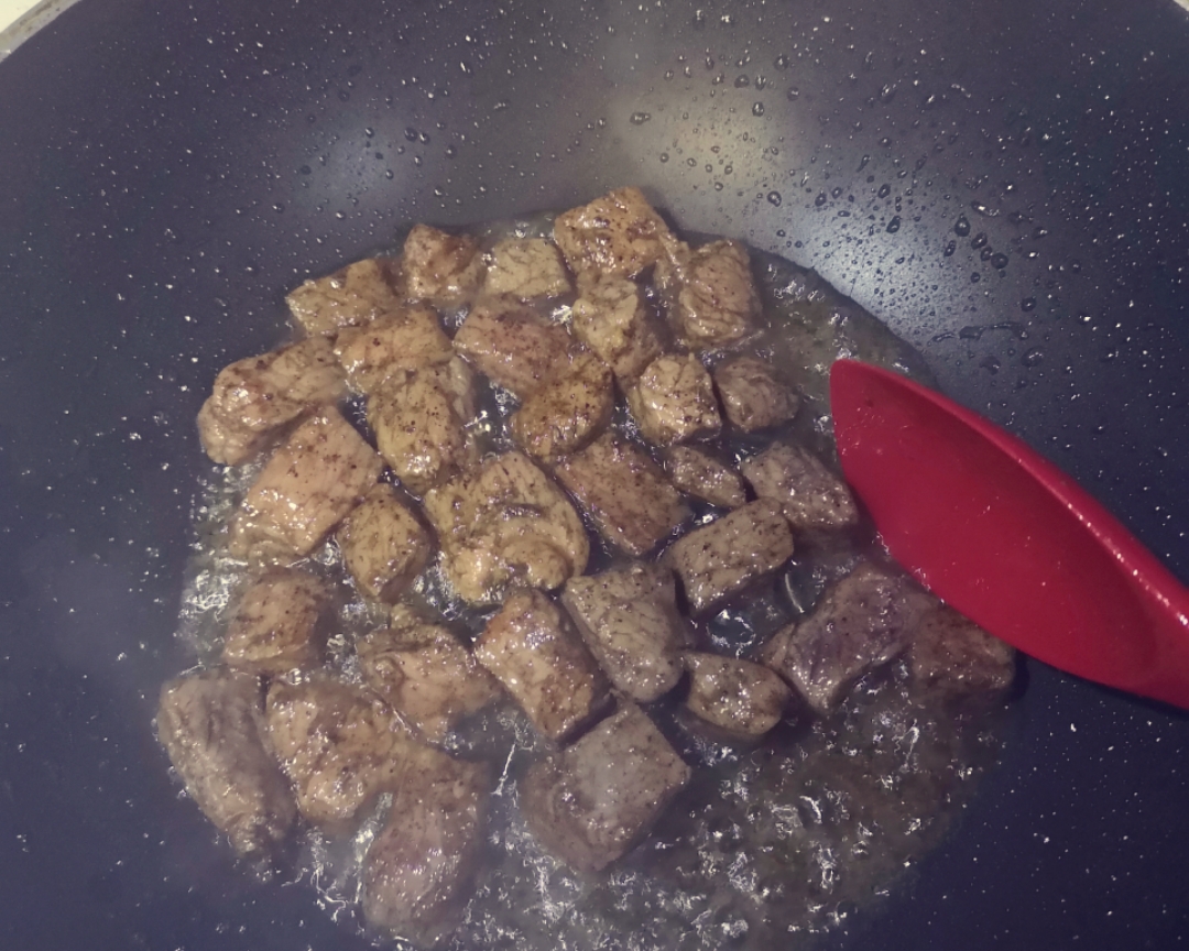 黑胡椒牛肉粒～～自创菜品，比煎牛排还好吃的做法 步骤6