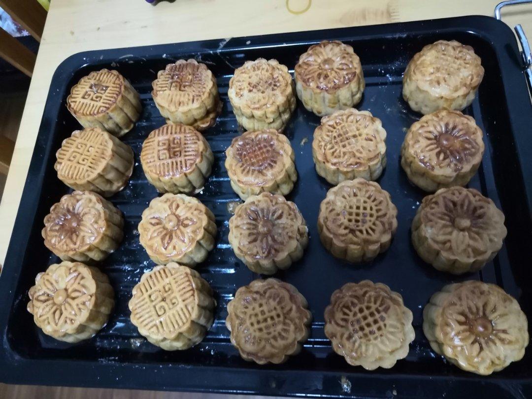 广式月饼—蛋黄莲蓉月饼