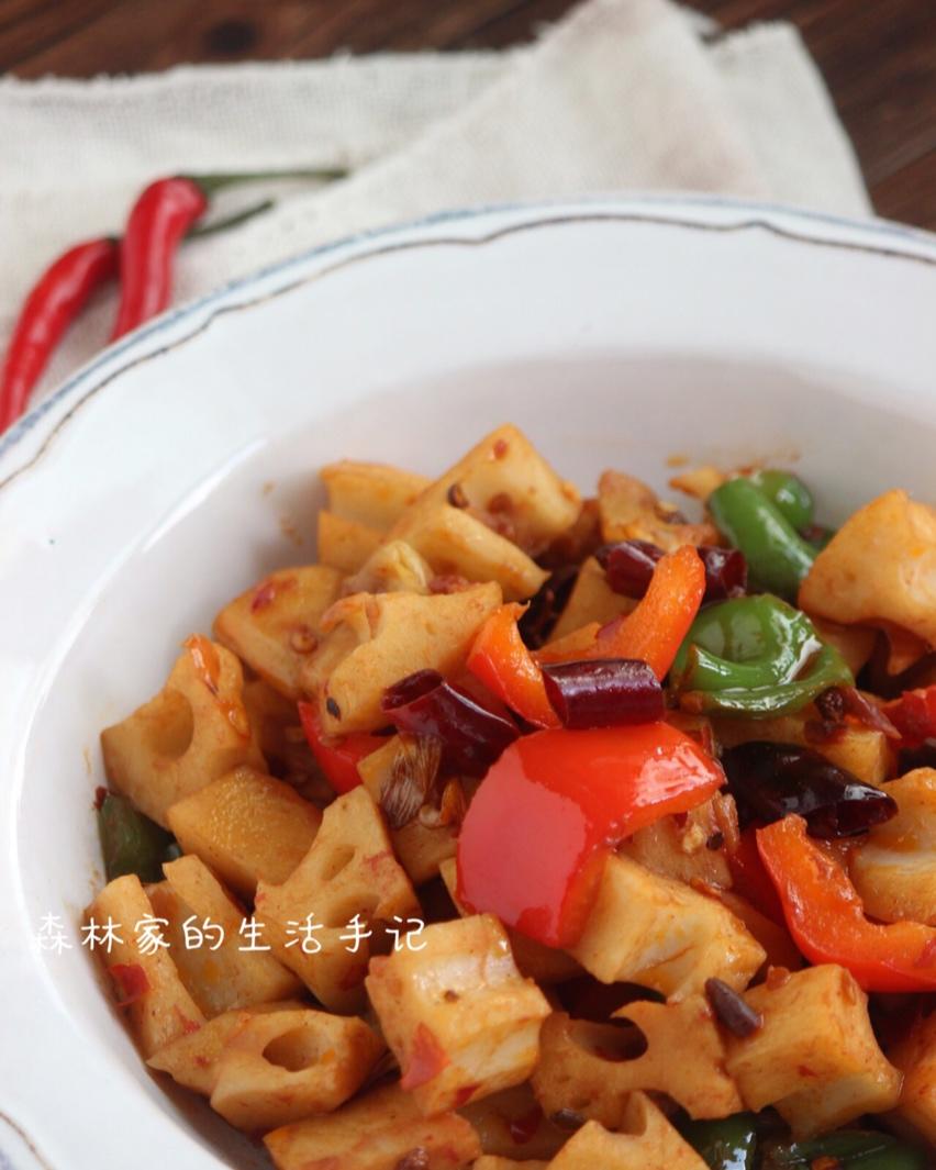 莲藕这样做才好吃😋五分钟快手菜【辣炒藕丁】